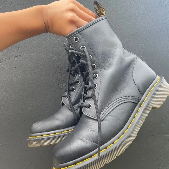 Dr. Martens boots size 7 used twice - Picture 1 of 5
